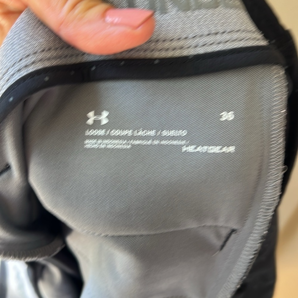 Under Armour HeatGear 36 Loose Fit FlatFront Black Mini Polkadot 10” Golf Shorts - Picture 9 of 9